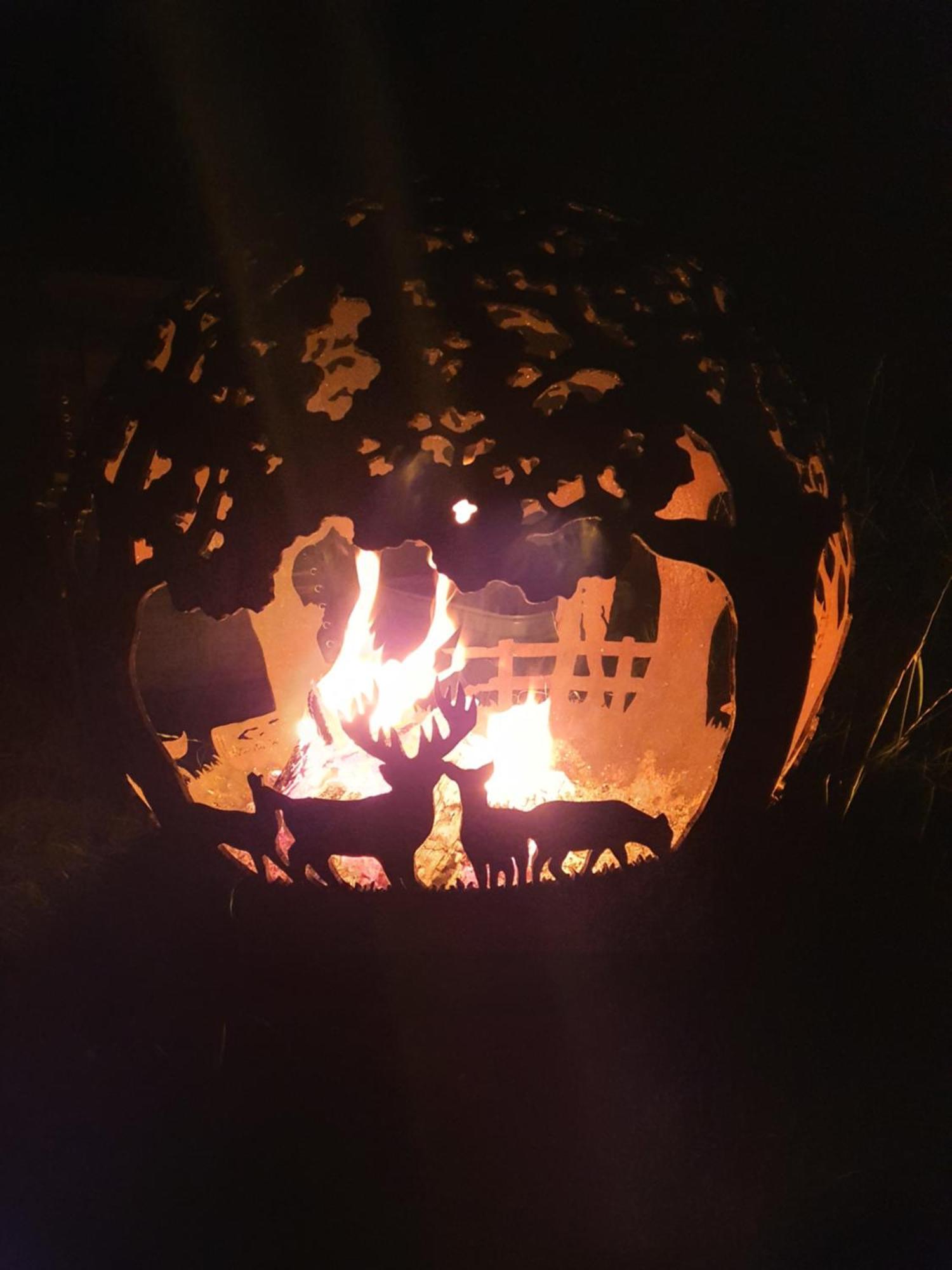 מלון אמנפורד Gilfach Gower Farm Luxury Yurt With Hot Tub מראה חיצוני תמונה
