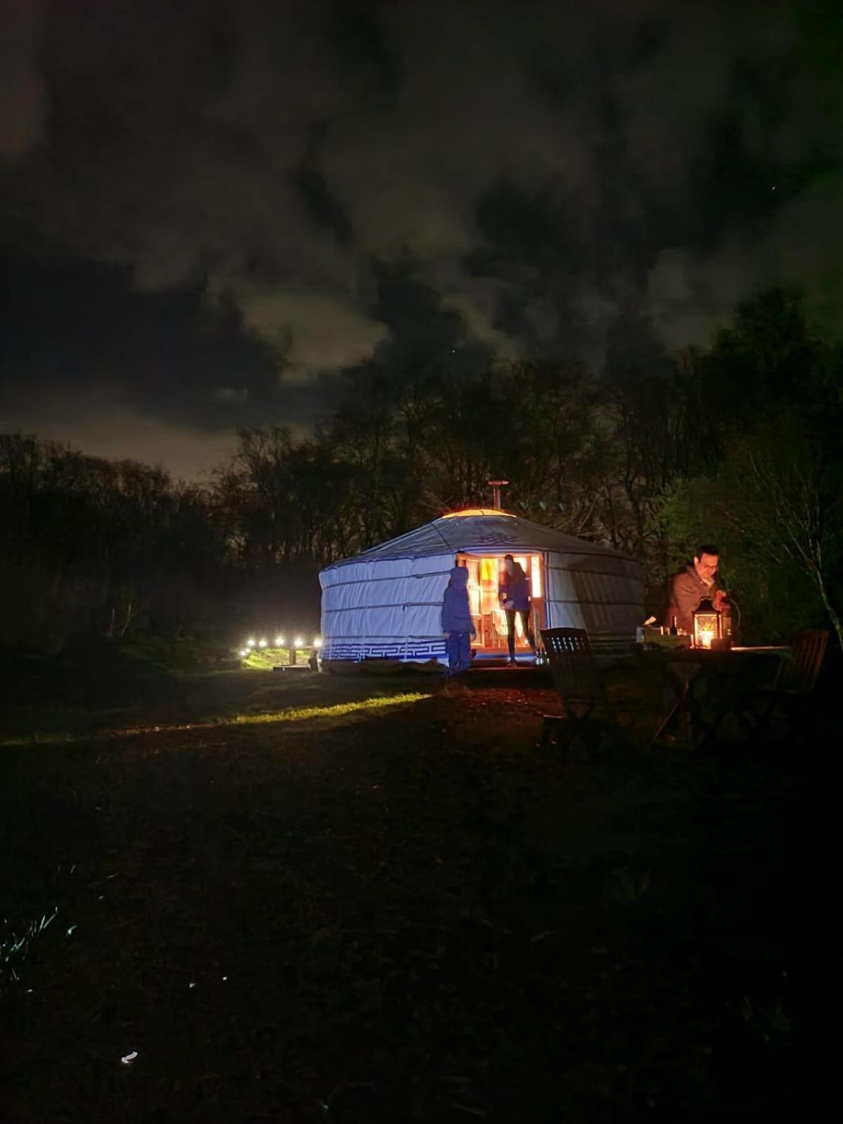 מלון אמנפורד Gilfach Gower Farm Luxury Yurt With Hot Tub מראה חיצוני תמונה