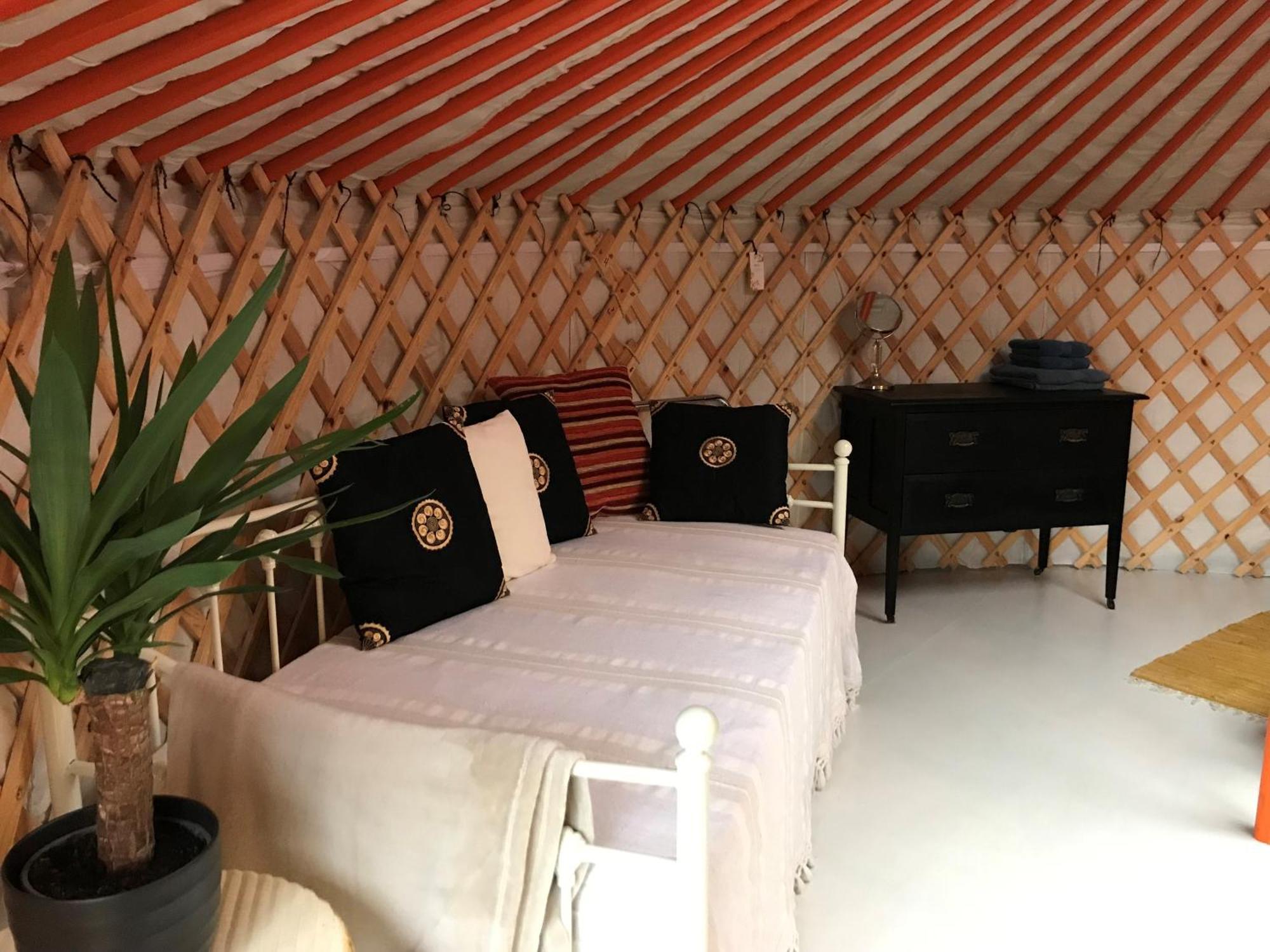 מלון אמנפורד Gilfach Gower Farm Luxury Yurt With Hot Tub מראה חיצוני תמונה