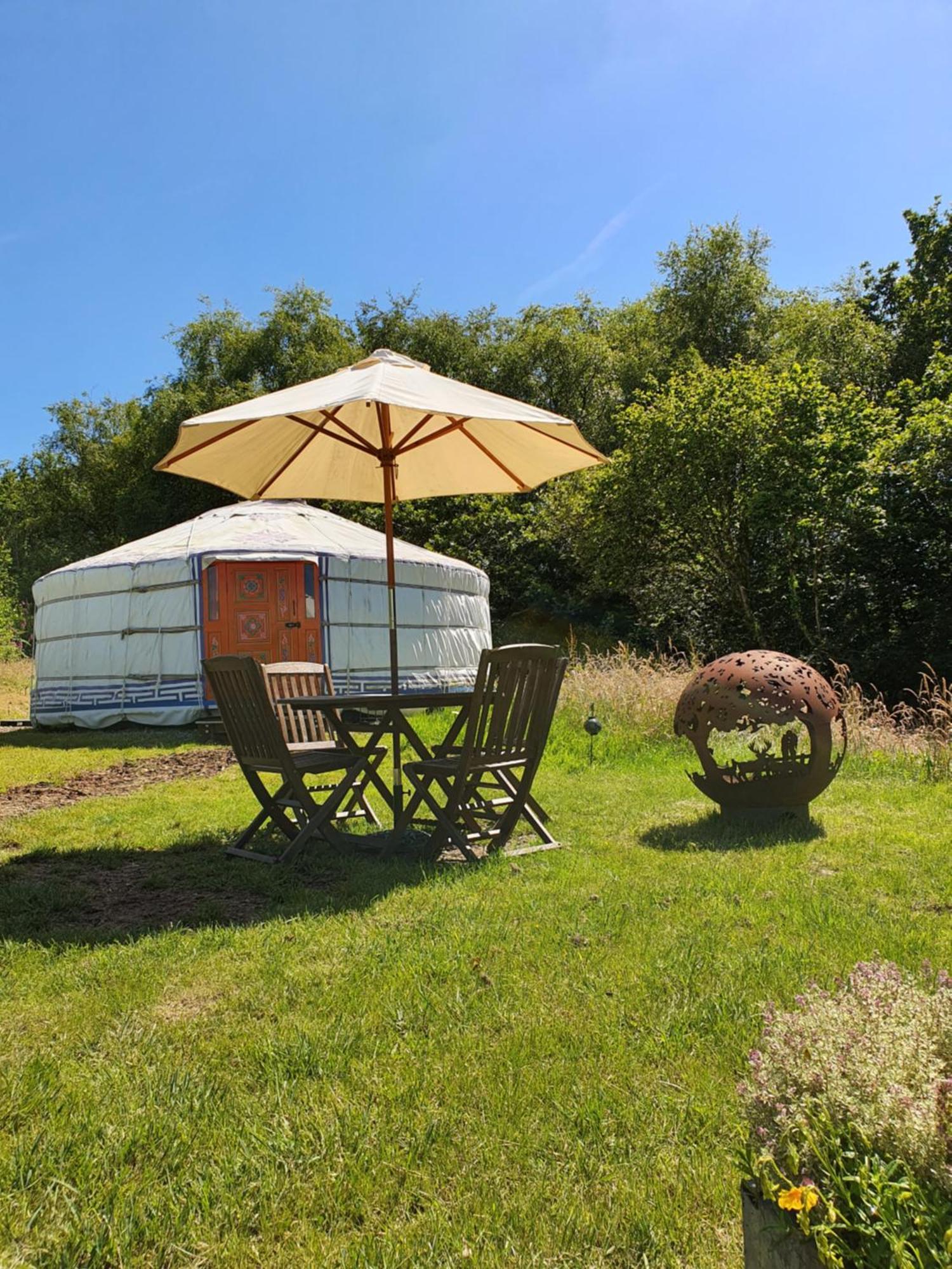 מלון אמנפורד Gilfach Gower Farm Luxury Yurt With Hot Tub מראה חיצוני תמונה