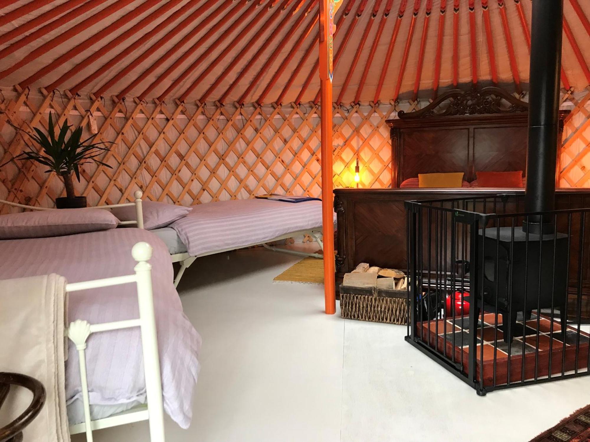 מלון אמנפורד Gilfach Gower Farm Luxury Yurt With Hot Tub מראה חיצוני תמונה